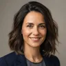 Retrato de Irene Calvo, redactora de comparativas de casinos online, para una guía sobre casinos online con dinero real.